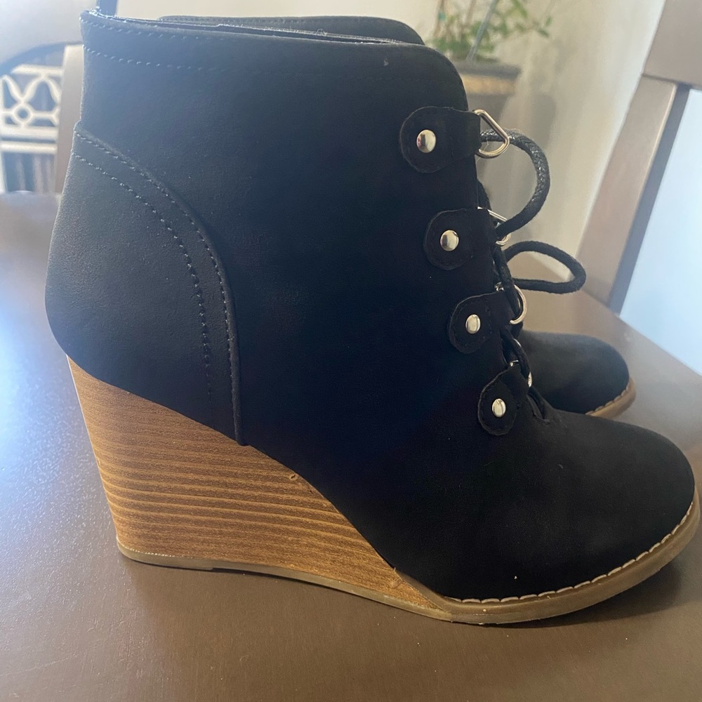 Nautica wedge booties black size 5.5